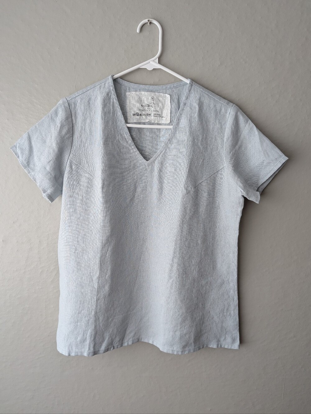 Not Perfect Linen Light Blue V-Neck S/M